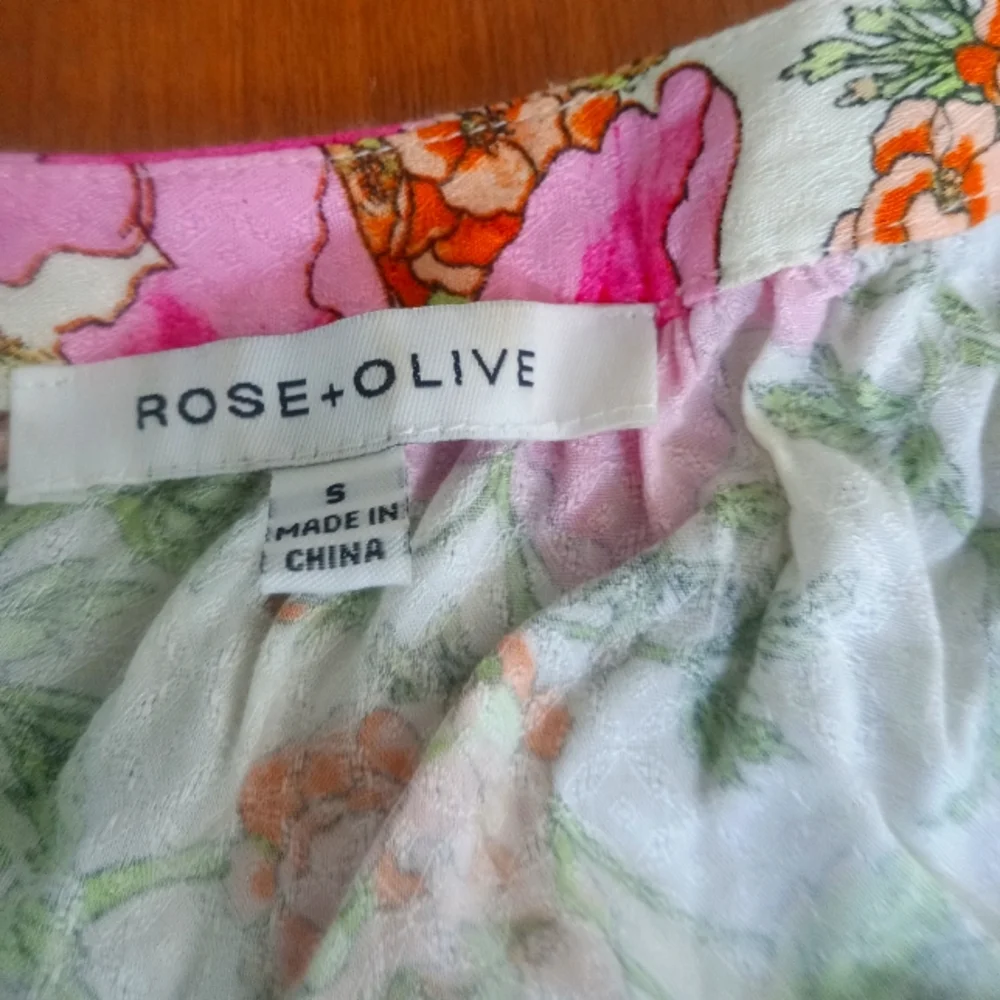 Rose + Olive Creame Flower Tank Blouse - Picture 2 of 3